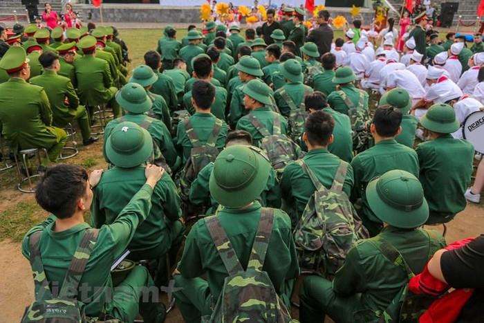 Tham gia nghĩa vụ quân sự thì con có được miễn học phí không?